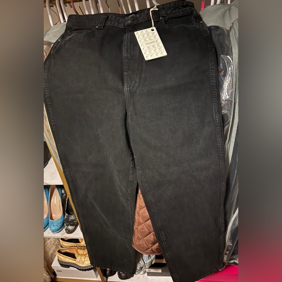 KHAITE Martin jeans in **BLACK** - Picture 3 of 10